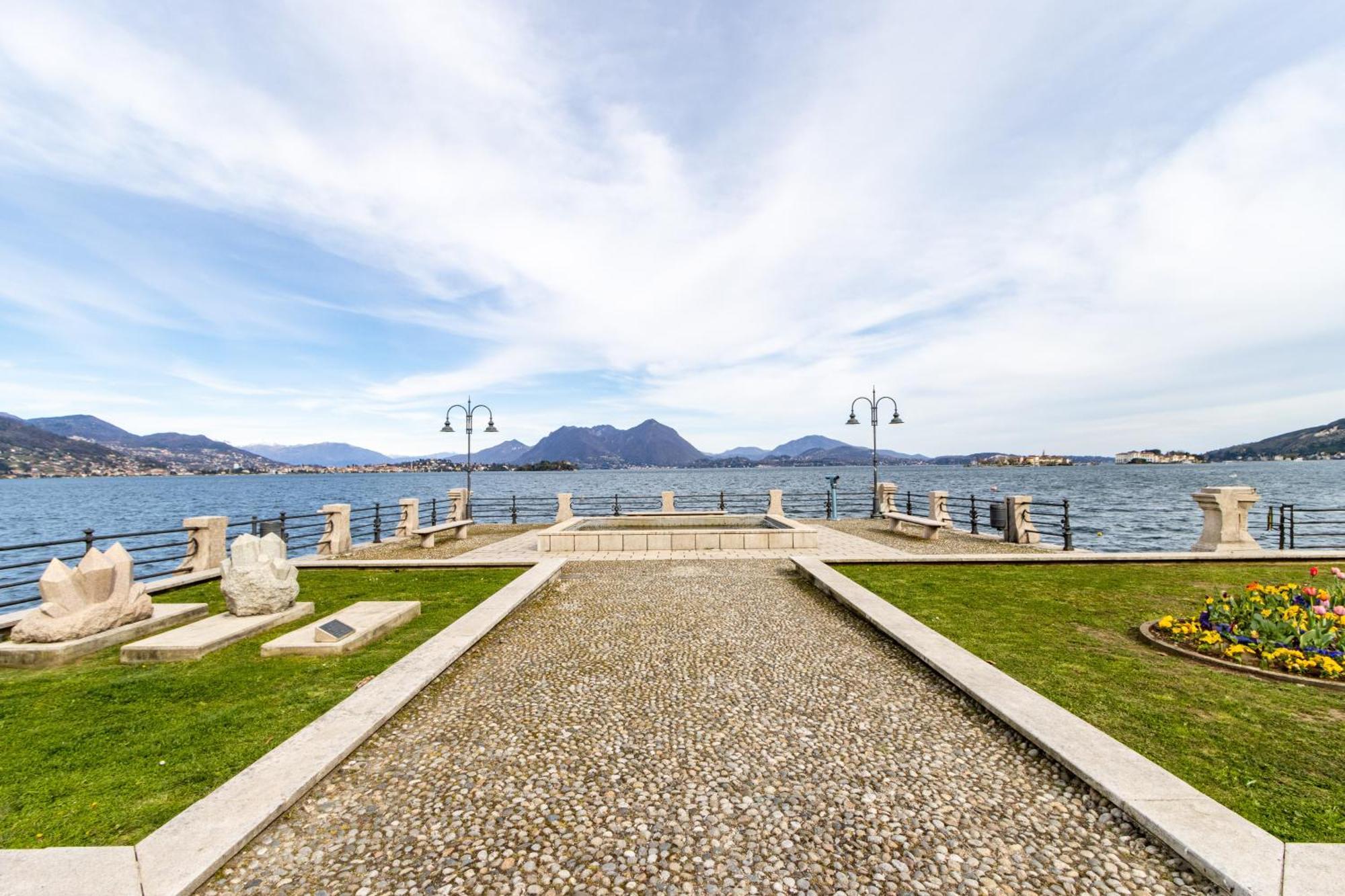 Golden Lake - Luxury Apartment ☆☆☆☆☆ - 100M From The Lake Baveno Eksteriør bilde