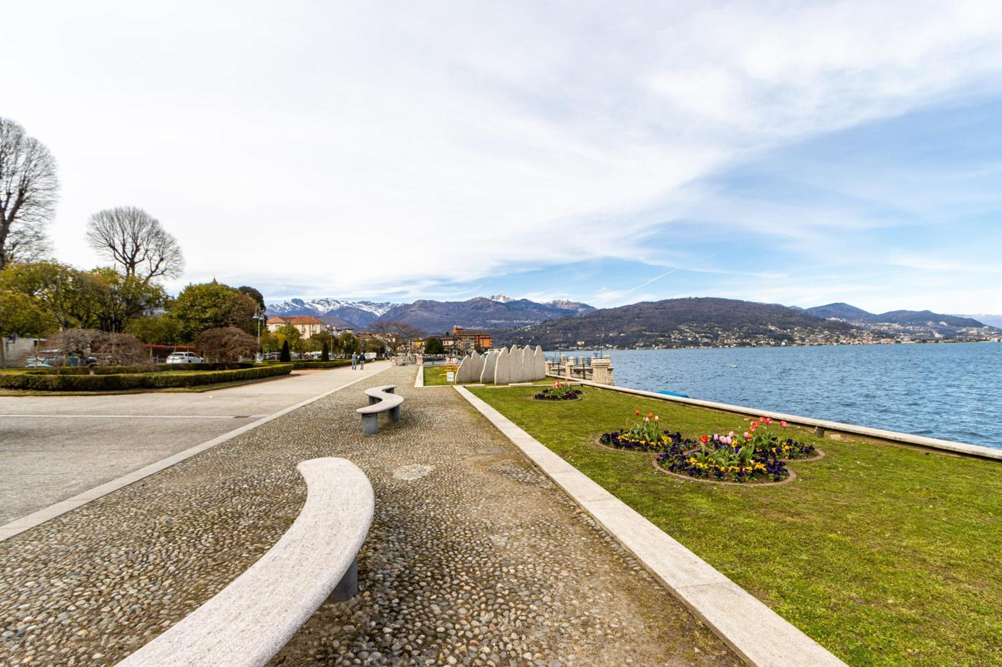 Golden Lake - Luxury Apartment ☆☆☆☆☆ - 100M From The Lake Baveno Eksteriør bilde